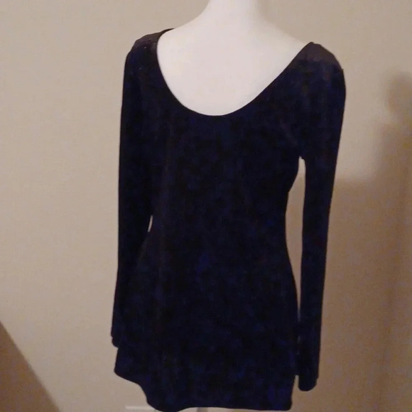 🌺Long black top with velvet like fabric and sparkles - Picture 7 of 8